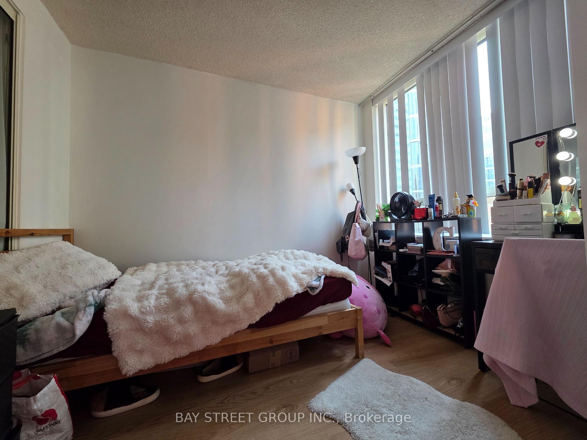 Photo 11 of Unit 1202, 633 Bay Street, Toronto, Bay Street Corridor — HOMEH