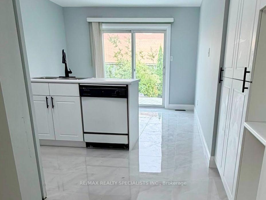 Photo 14 of Unit 19, 145 North Centre Road, London, North B — HOMEH
