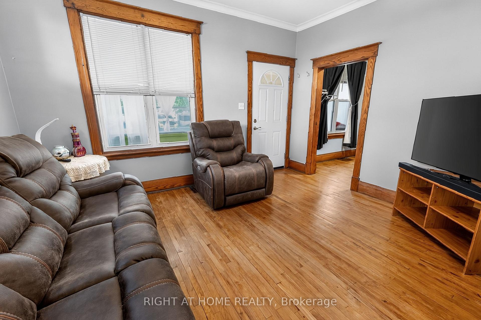 Photo 3 of 72 Maple Street, St. Thomas — HOMEH