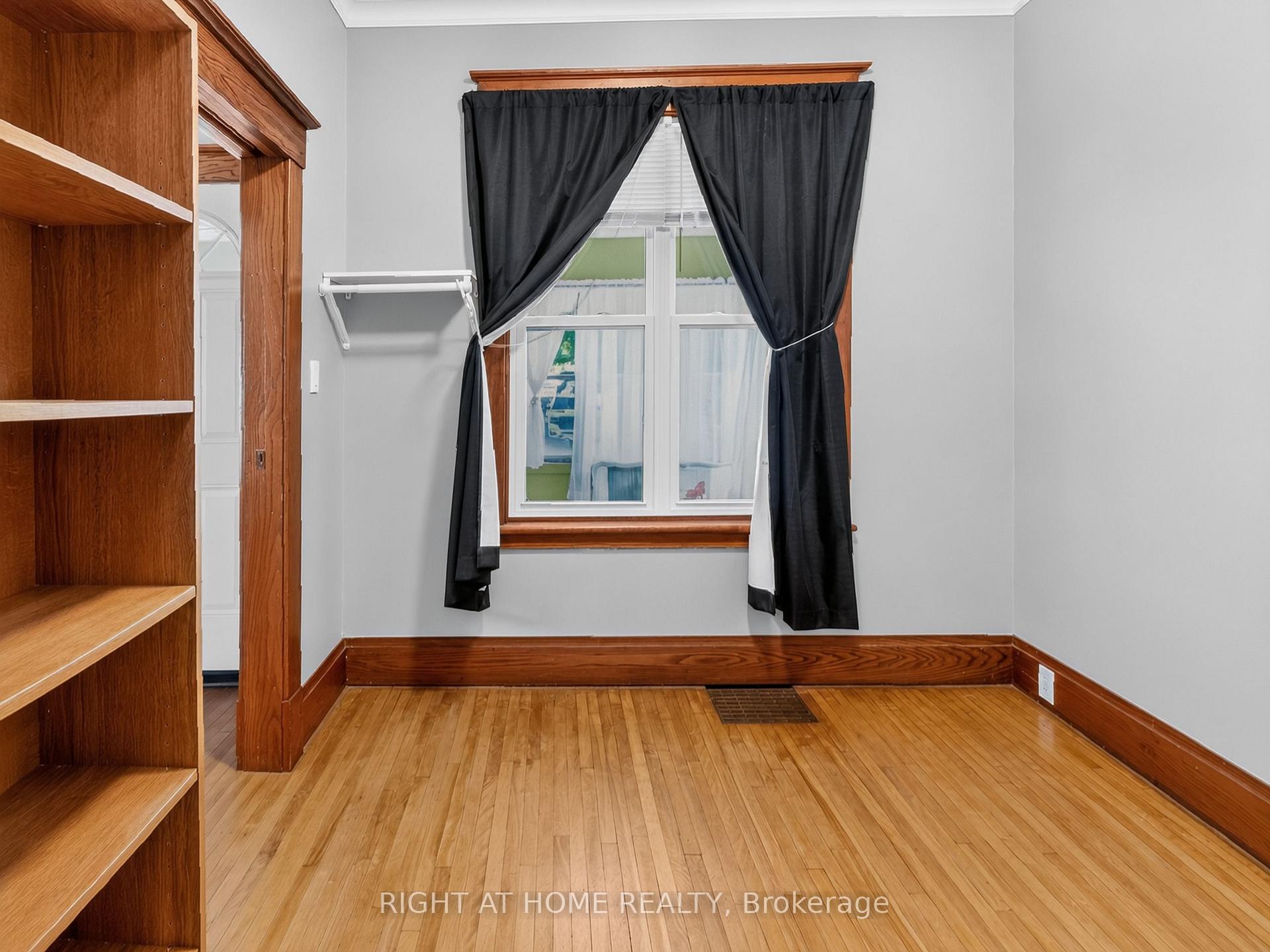 Photo 4 of 72 Maple Street, St. Thomas — HOMEH