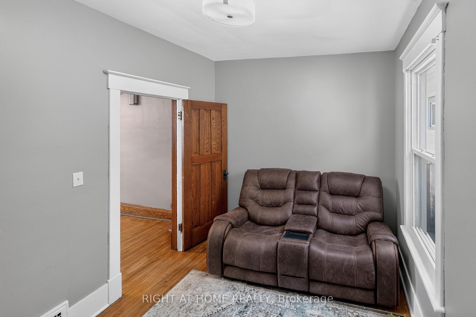 Photo 5 of 72 Maple Street, St. Thomas — HOMEH