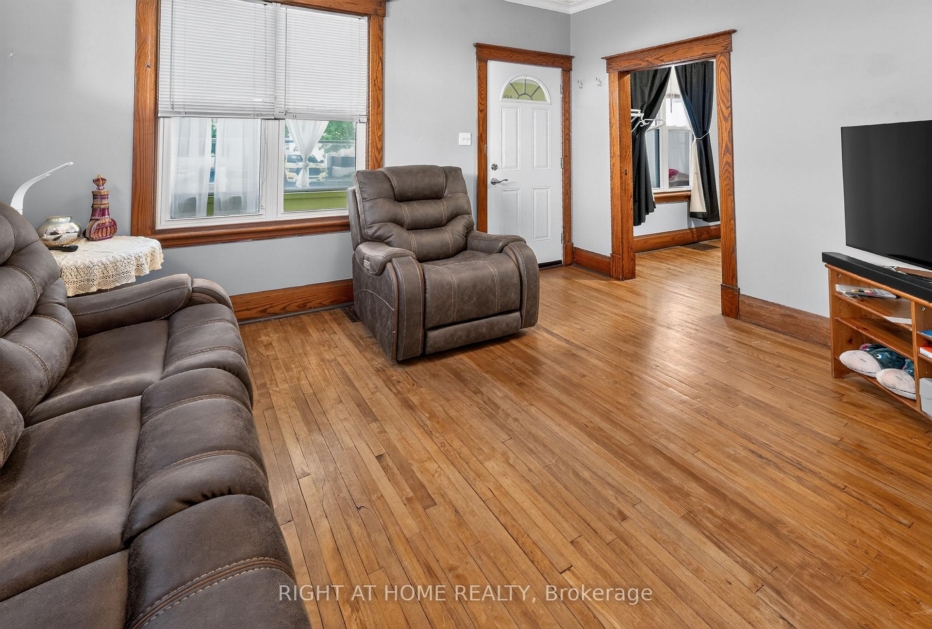Photo 7 of 72 Maple Street, St. Thomas — HOMEH