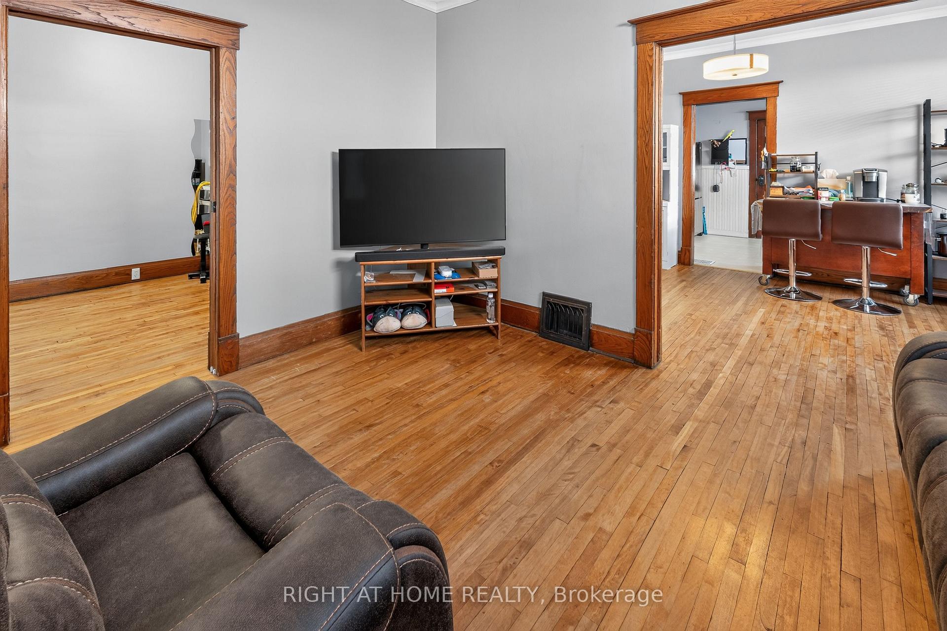 Photo 8 of 72 Maple Street, St. Thomas — HOMEH