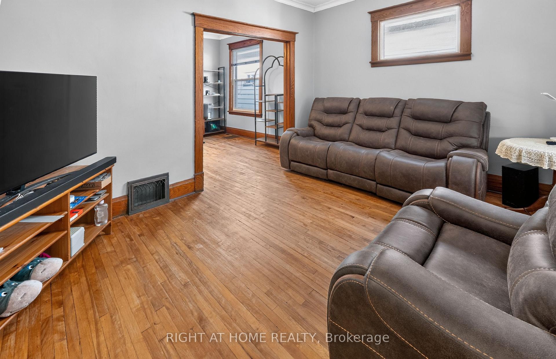Photo 9 of 72 Maple Street, St. Thomas — HOMEH