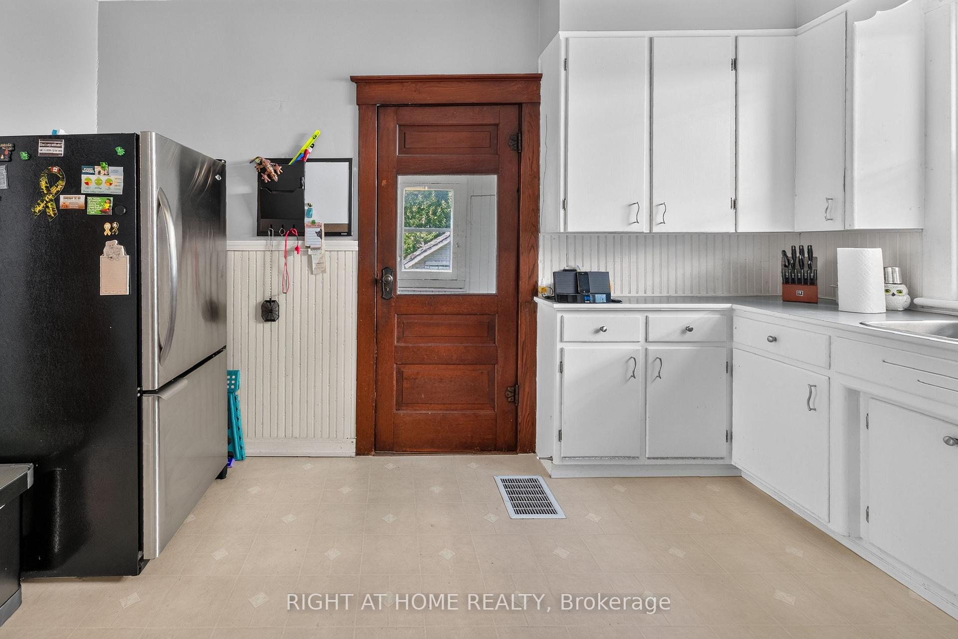 Photo 11 of 72 Maple Street, St. Thomas — HOMEH
