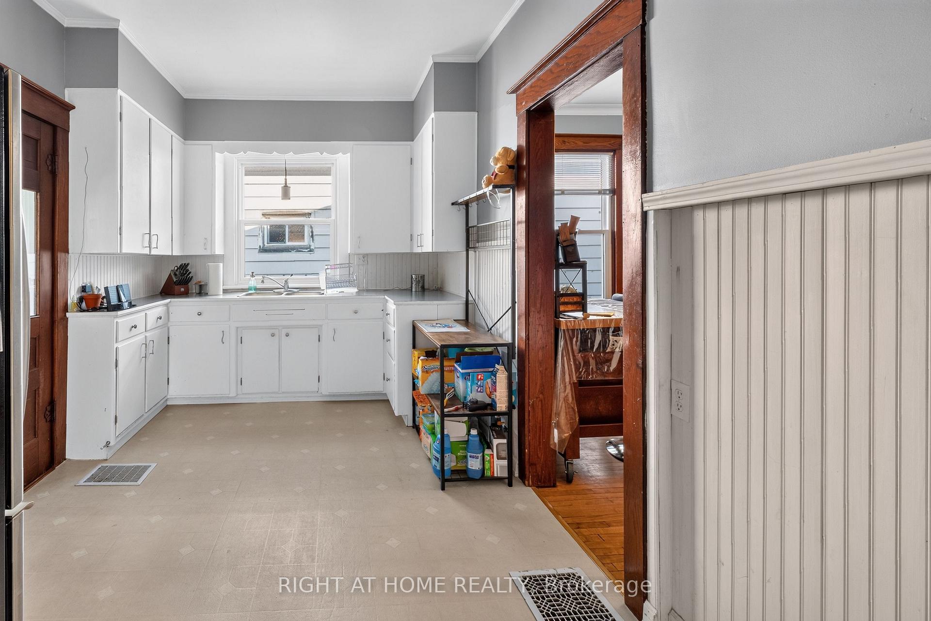 Photo 12 of 72 Maple Street, St. Thomas — HOMEH