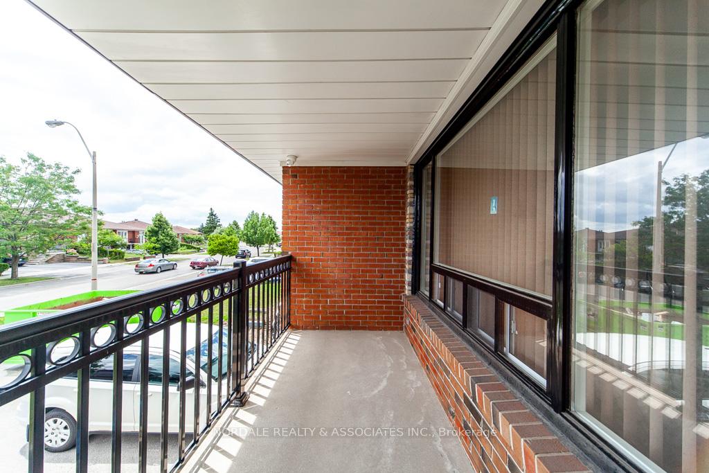 Photo 3 of 288 Hullmar Drive, North York, Black Creek — HOMEH