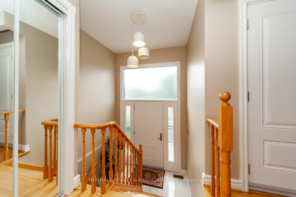 Photo 4 of 288 Hullmar Drive, North York, Black Creek — HOMEH