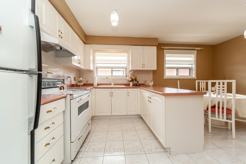 Photo 5 of 288 Hullmar Drive, North York, Black Creek — HOMEH