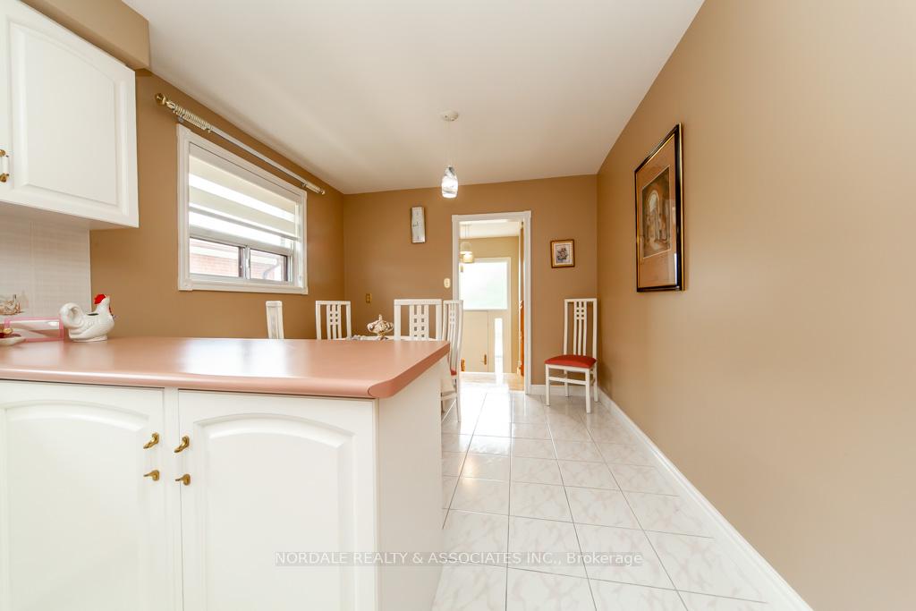 Photo 6 of 288 Hullmar Drive, North York, Black Creek — HOMEH