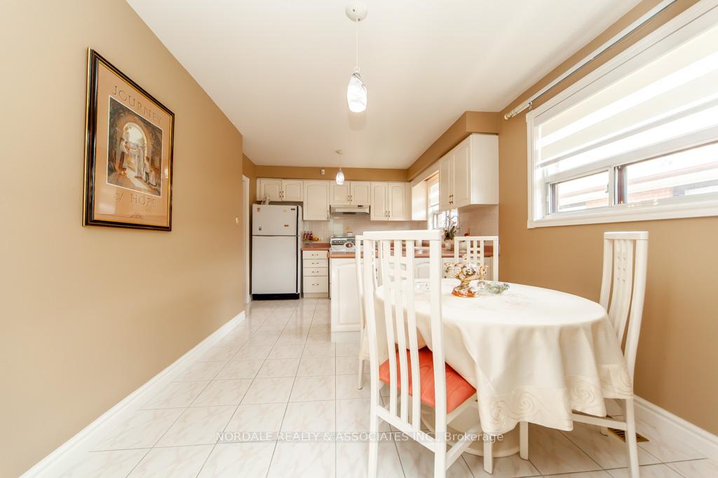 Photo 8 of 288 Hullmar Drive, North York, Black Creek — HOMEH