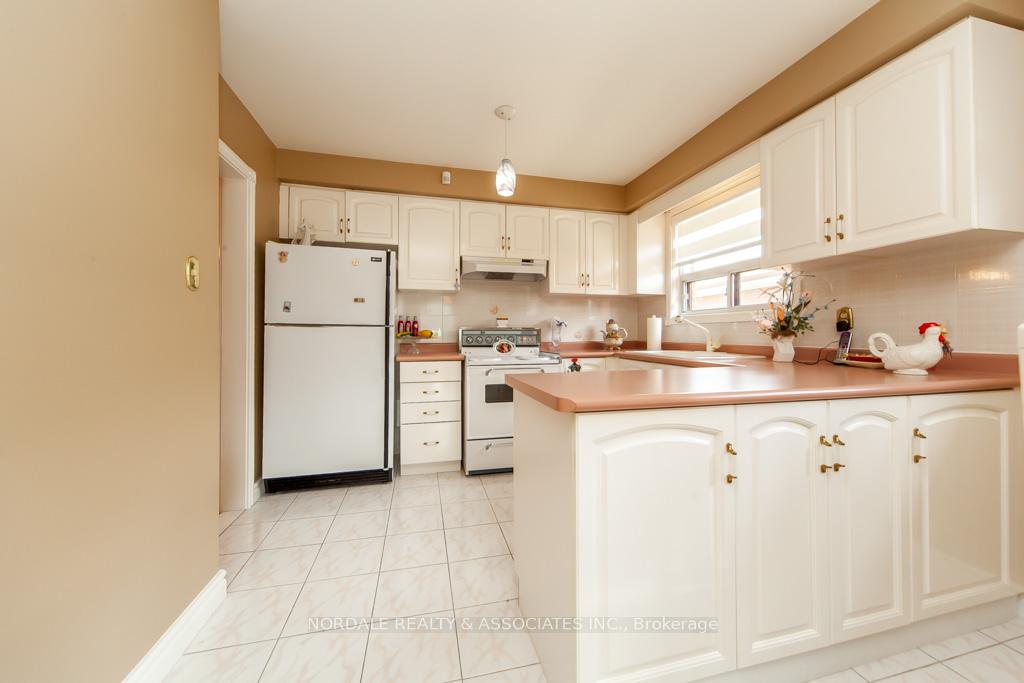 Photo 9 of 288 Hullmar Drive, North York, Black Creek — HOMEH