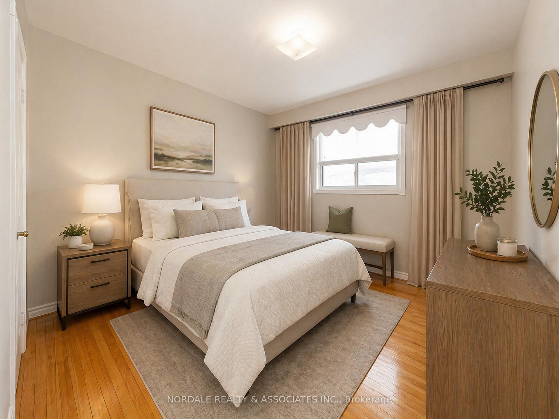 Photo 16 of 288 Hullmar Drive, North York, Black Creek — HOMEH