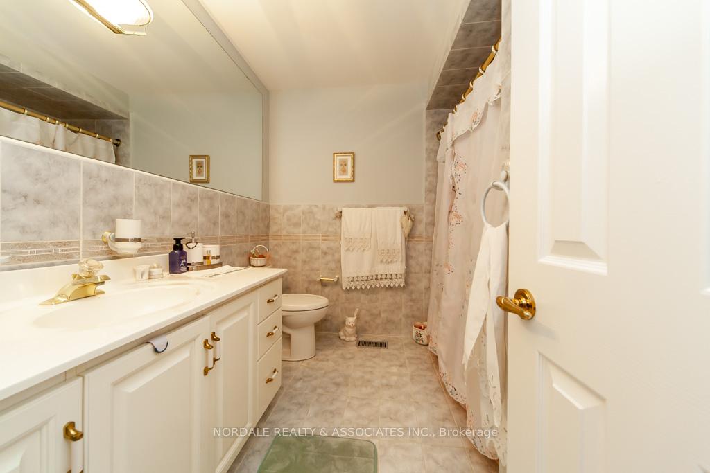 Photo 17 of 288 Hullmar Drive, North York, Black Creek — HOMEH