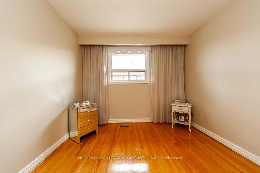Photo 18 of 288 Hullmar Drive, North York, Black Creek — HOMEH