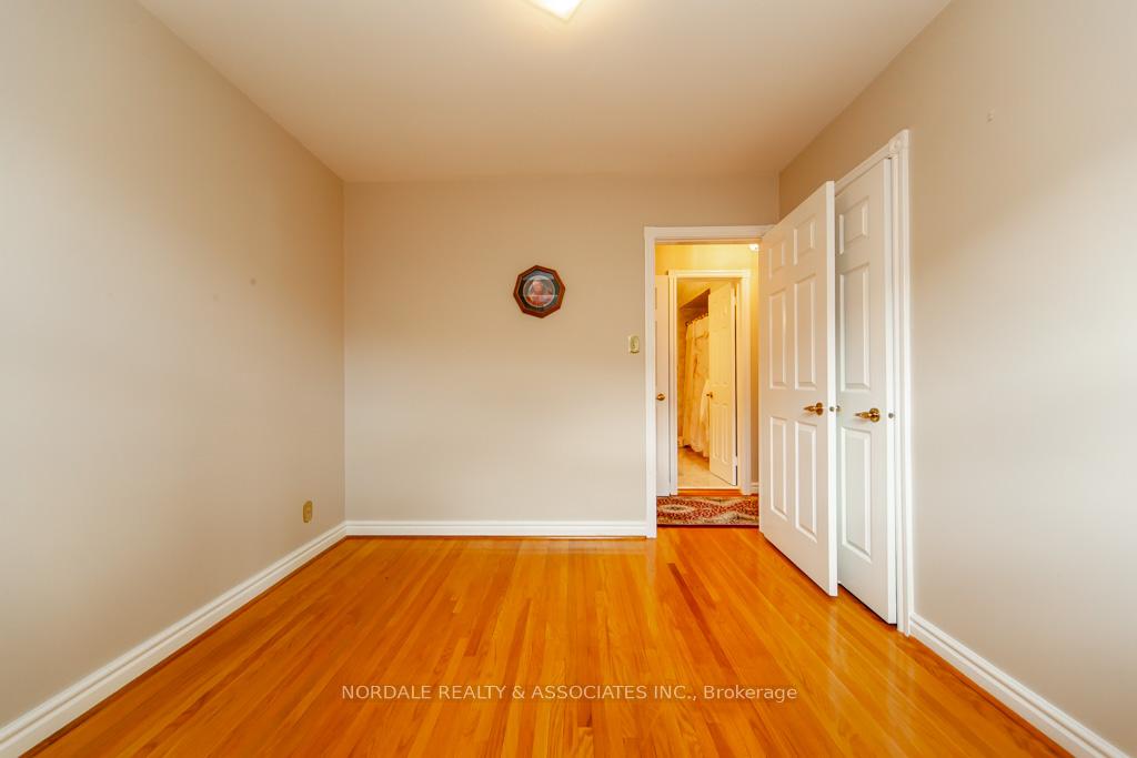 Photo 20 of 288 Hullmar Drive, North York, Black Creek — HOMEH