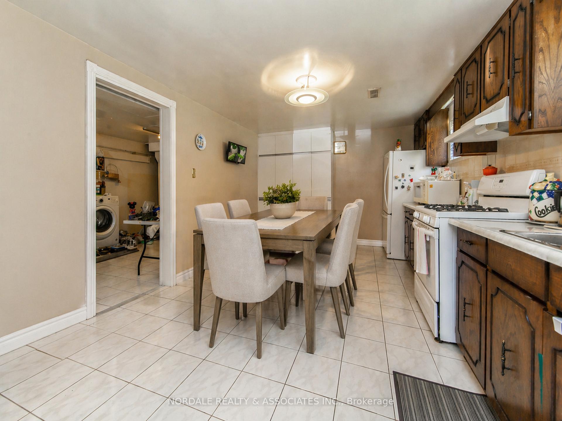 Photo 22 of 288 Hullmar Drive, North York, Black Creek — HOMEH