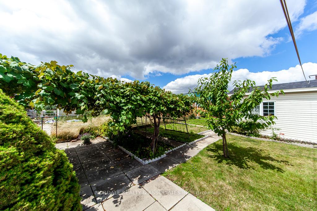 Photo 26 of 288 Hullmar Drive, North York, Black Creek — HOMEH