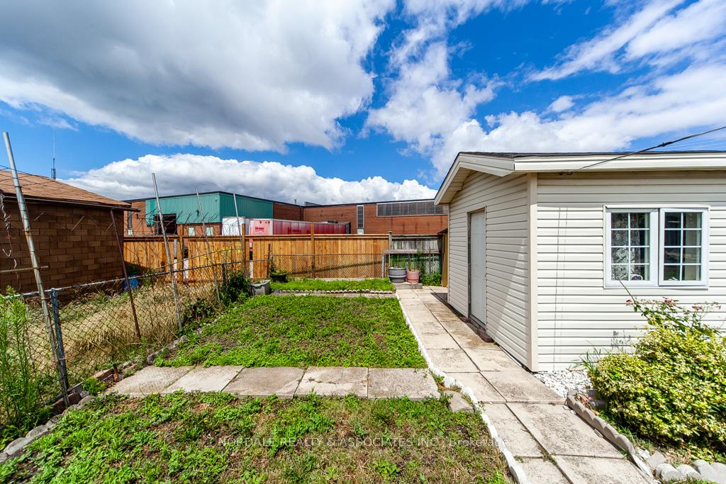 Photo 27 of 288 Hullmar Drive, North York, Black Creek — HOMEH