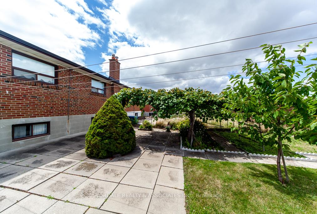 Photo 29 of 288 Hullmar Drive, North York, Black Creek — HOMEH