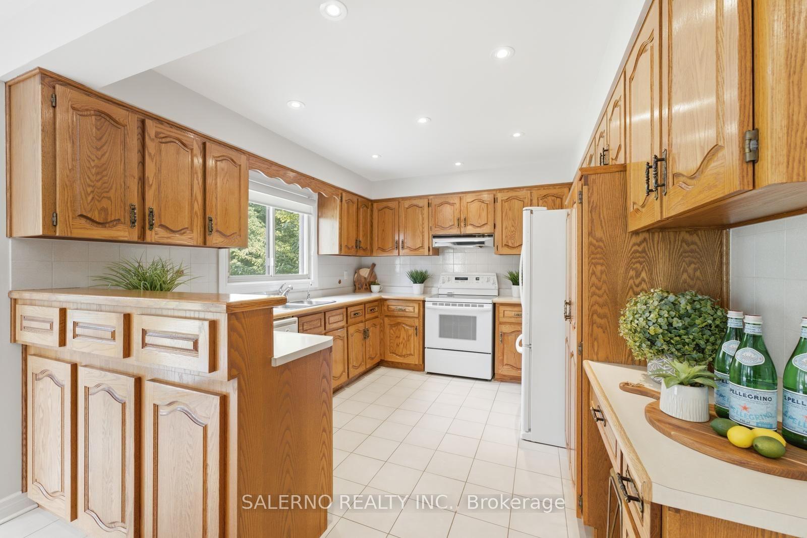 Photo 15 of 178 Wigwoss Drive, Vaughan, East Woodbridge — HOMEH