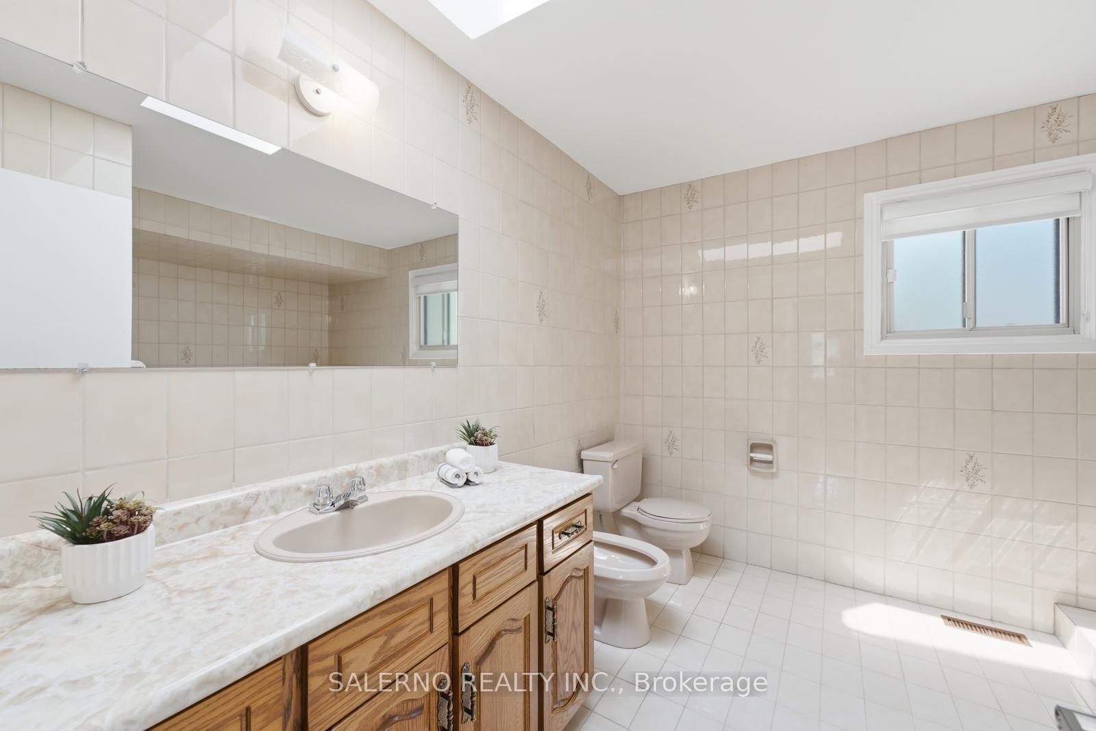 Photo 24 of 178 Wigwoss Drive, Vaughan, East Woodbridge — HOMEH