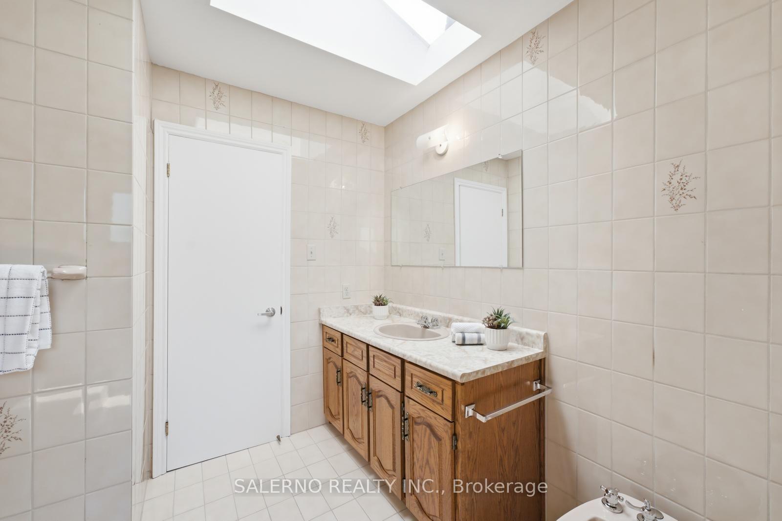 Photo 25 of 178 Wigwoss Drive, Vaughan, East Woodbridge — HOMEH