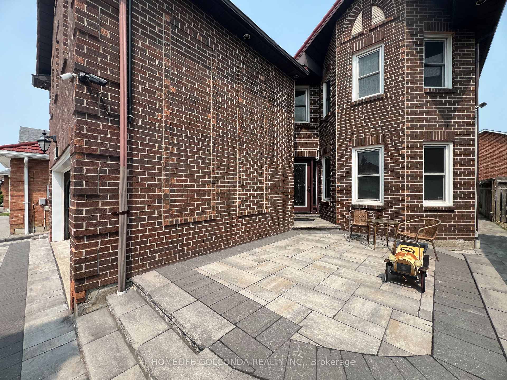 Photo 2 of Unit Upper, 5404 Heritage Hills Boulevard, Mississauga, Hurontario — HOMEH