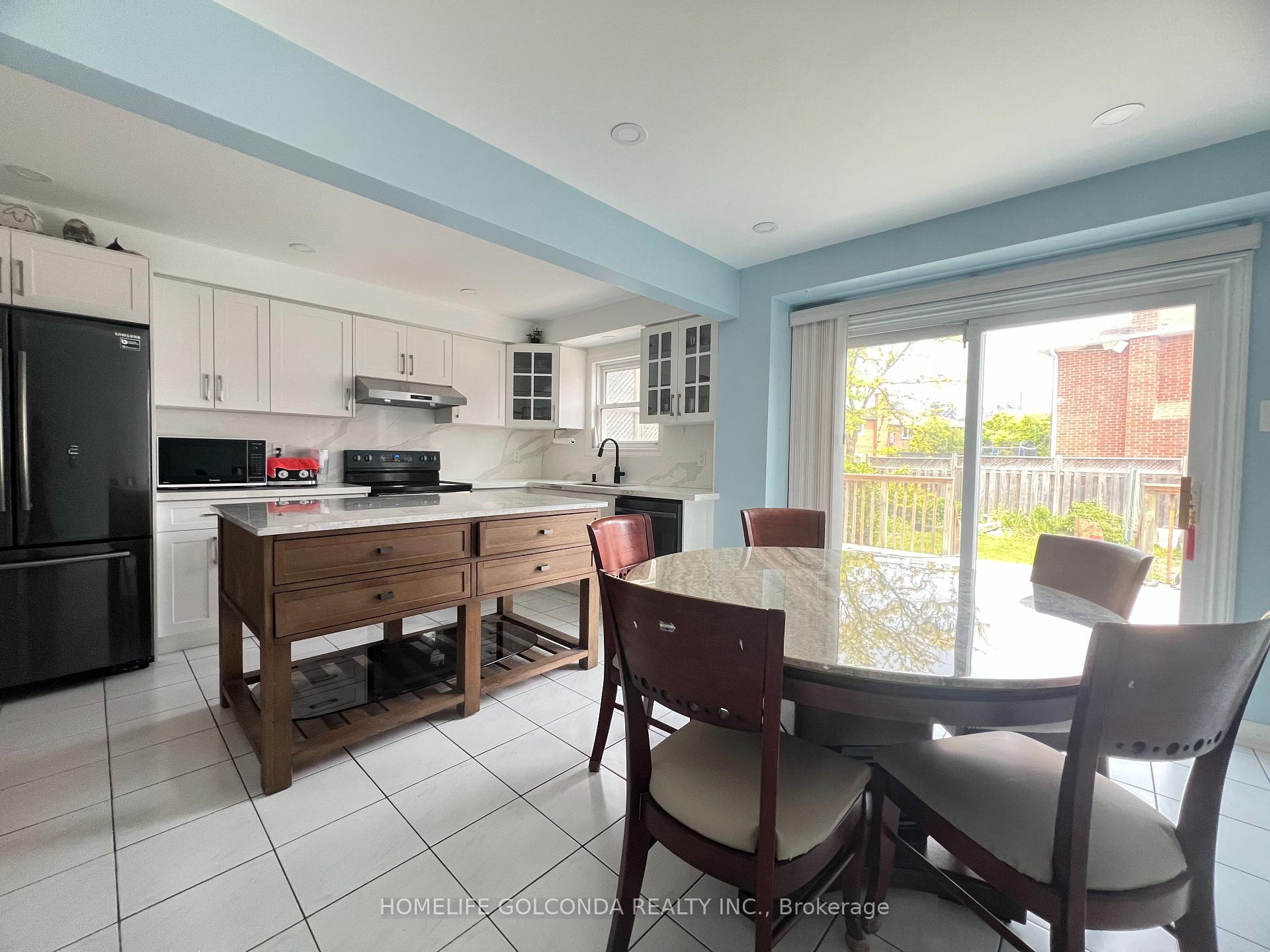 Photo 3 of Unit Upper, 5404 Heritage Hills Boulevard, Mississauga, Hurontario — HOMEH