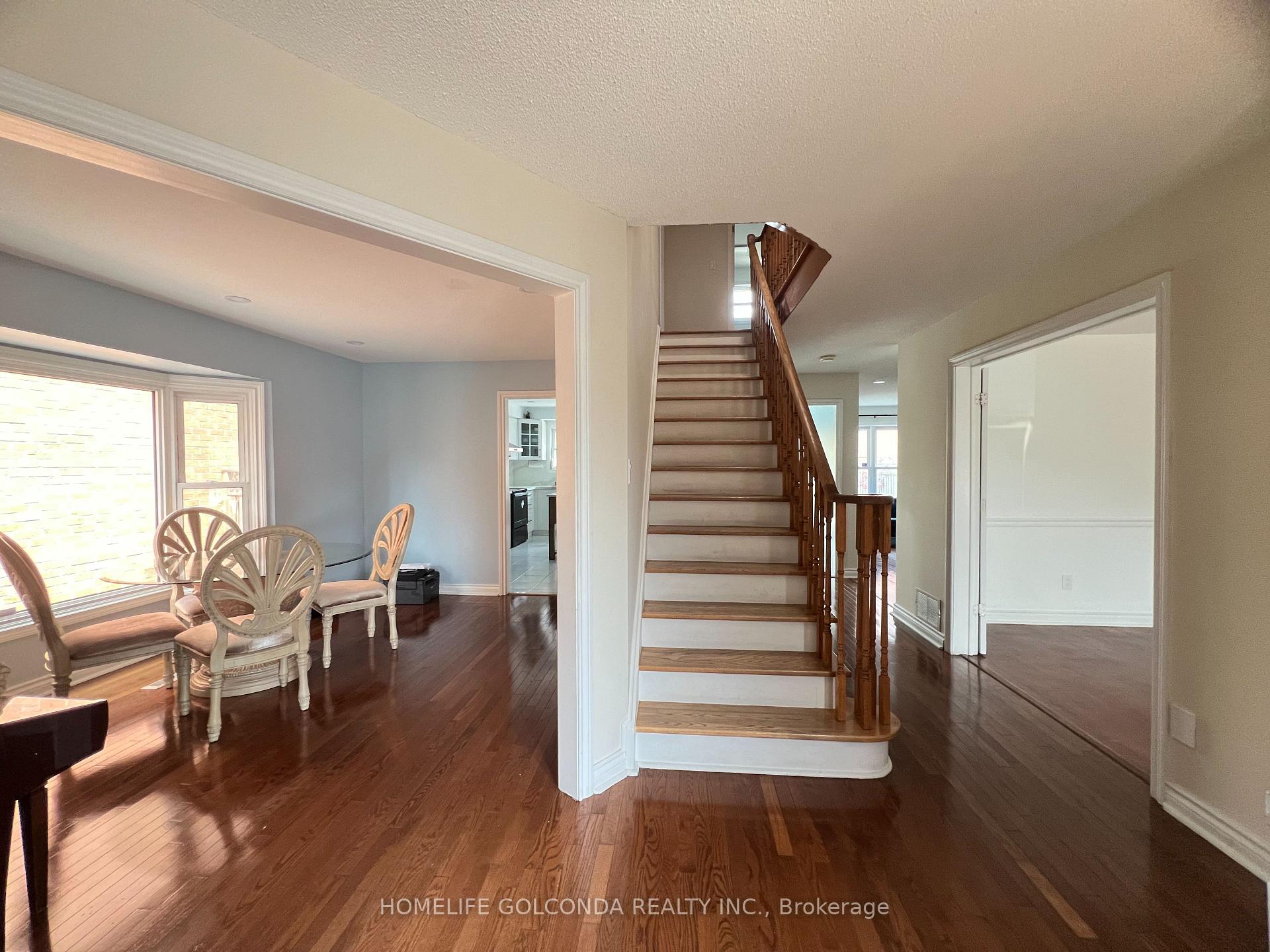 Photo 4 of Unit Upper, 5404 Heritage Hills Boulevard, Mississauga, Hurontario — HOMEH