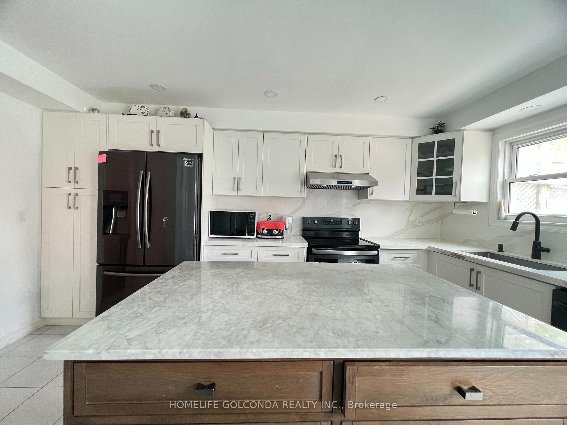 Photo 5 of Unit Upper, 5404 Heritage Hills Boulevard, Mississauga, Hurontario — HOMEH