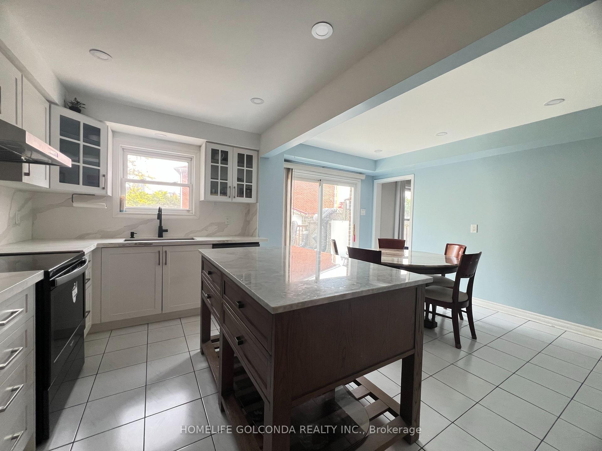 Photo 6 of Unit Upper, 5404 Heritage Hills Boulevard, Mississauga, Hurontario — HOMEH