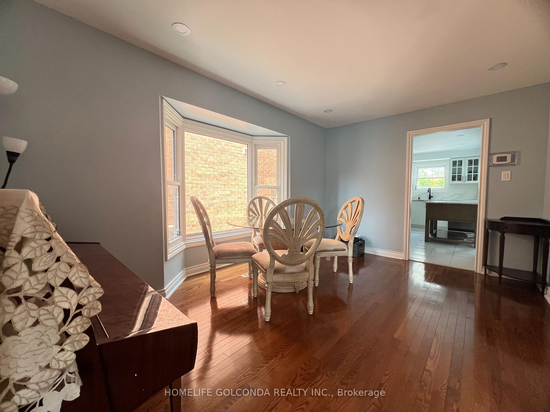 Photo 7 of Unit Upper, 5404 Heritage Hills Boulevard, Mississauga, Hurontario — HOMEH