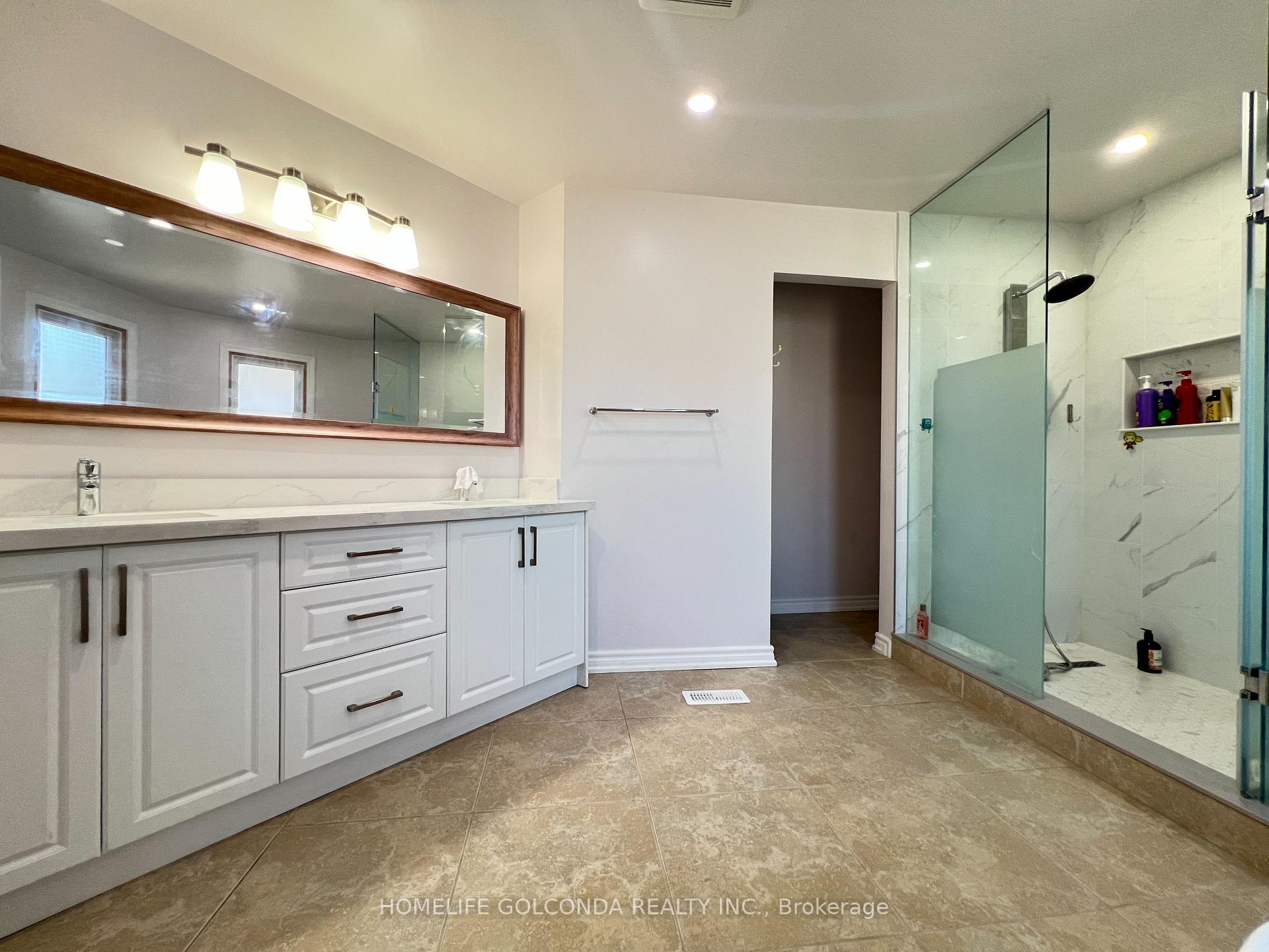 Photo 11 of Unit Upper, 5404 Heritage Hills Boulevard, Mississauga, Hurontario — HOMEH