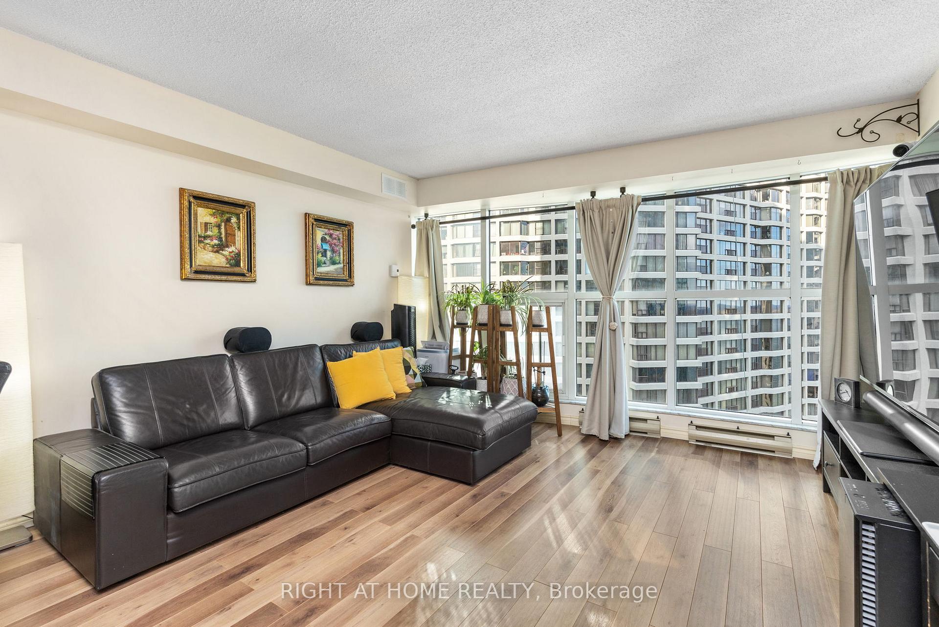 Photo 6 of Unit 2306, 77 Harbour Square, Toronto, Waterfront Communities — HOMEH