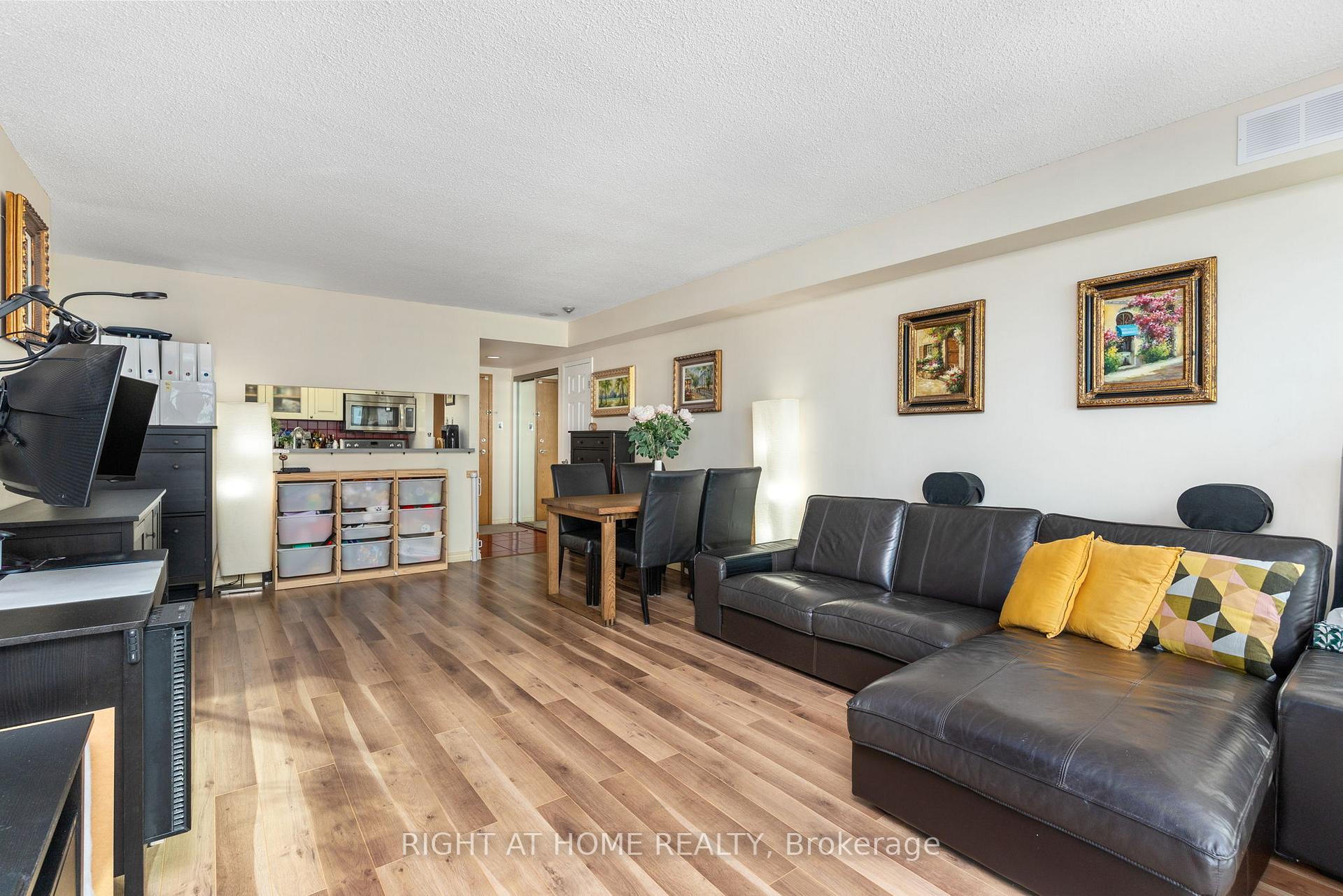 Photo 10 of Unit 2306, 77 Harbour Square, Toronto, Waterfront Communities — HOMEH