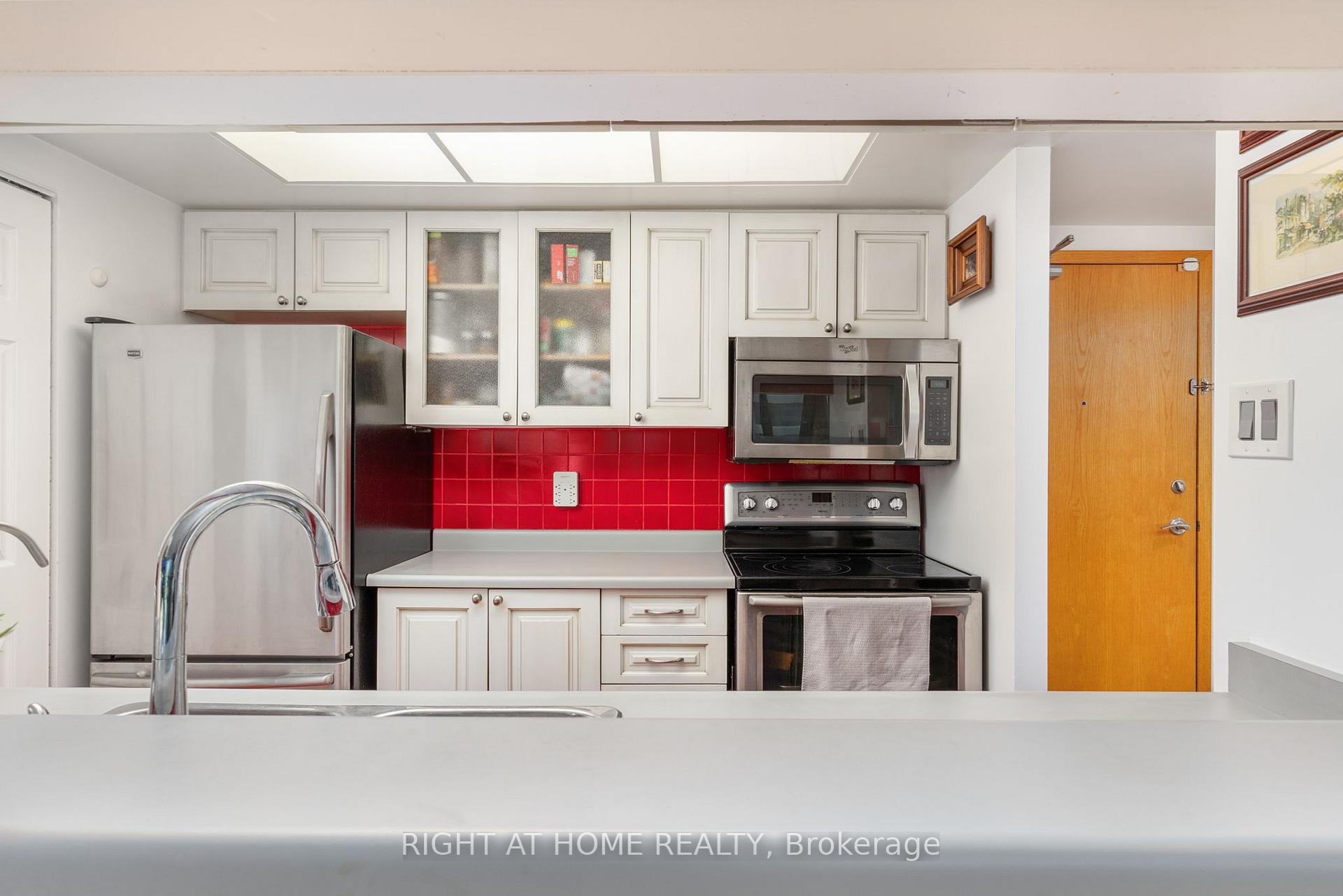 Photo 16 of Unit 2306, 77 Harbour Square, Toronto, Waterfront Communities — HOMEH