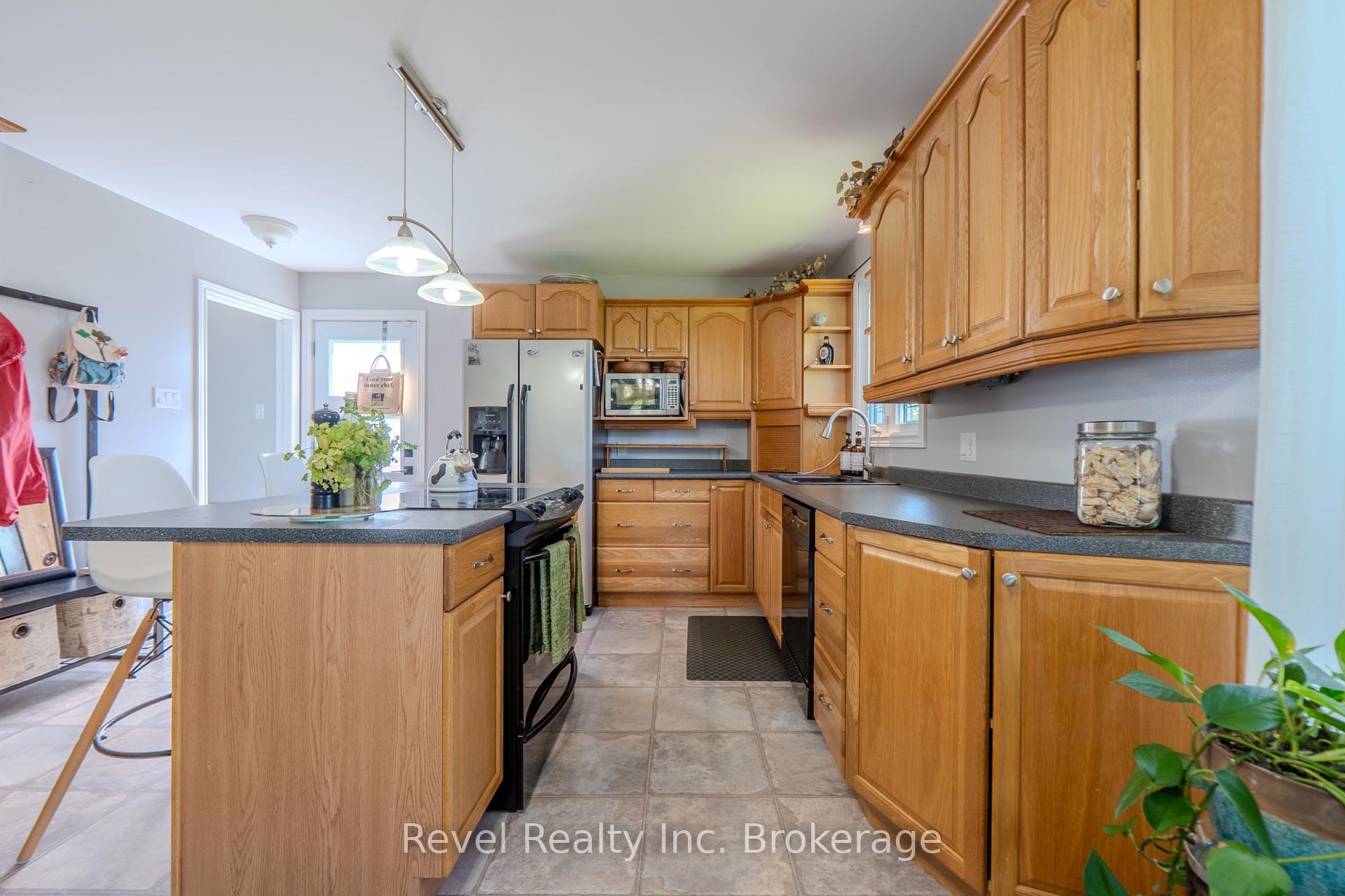 Photo 9 of 201 Bird Street, Powassan, Trout Creek — HOMEH