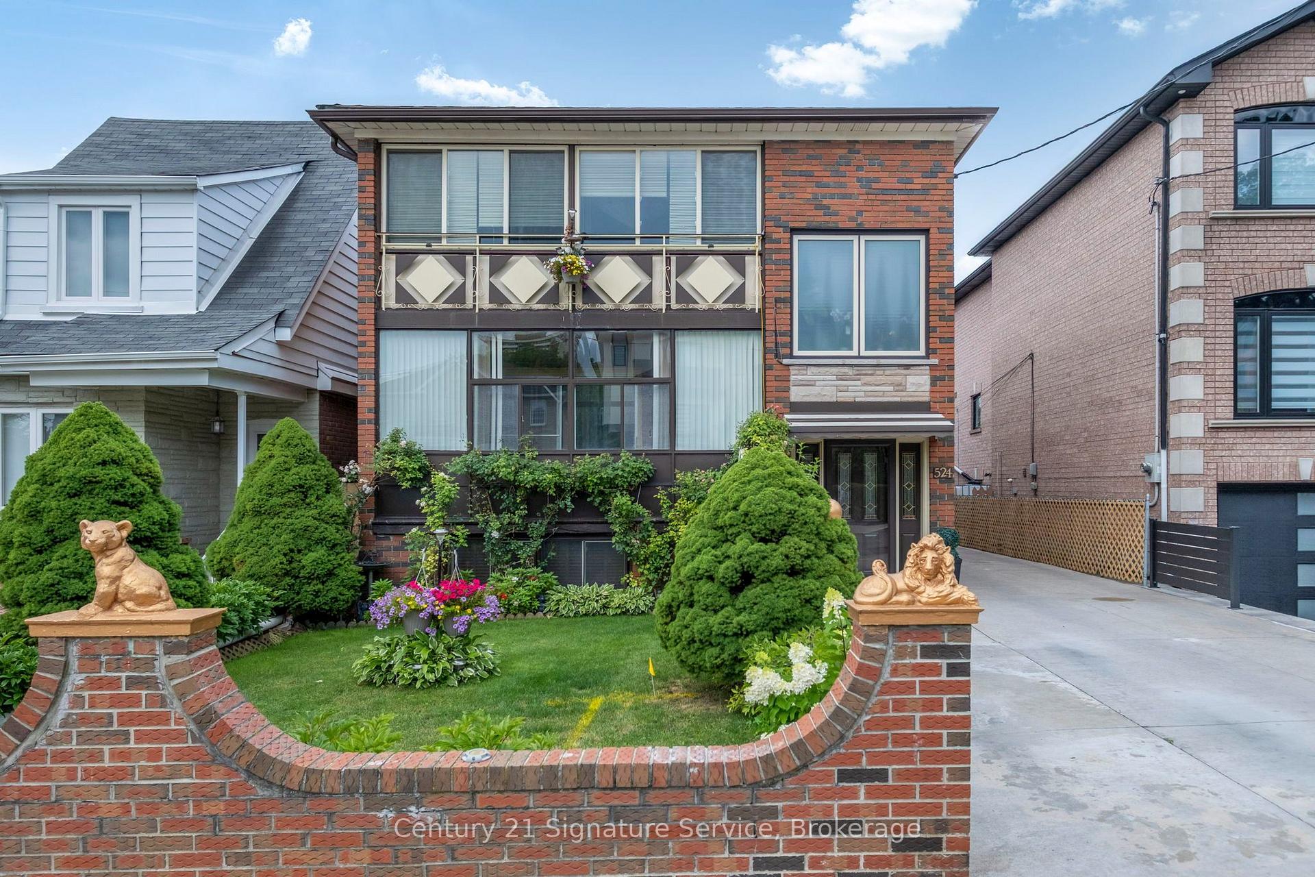 Photo 5 of 524 Silverthorn Avenue, Toronto, Keelesdale-Eglinton West — HOMEH
