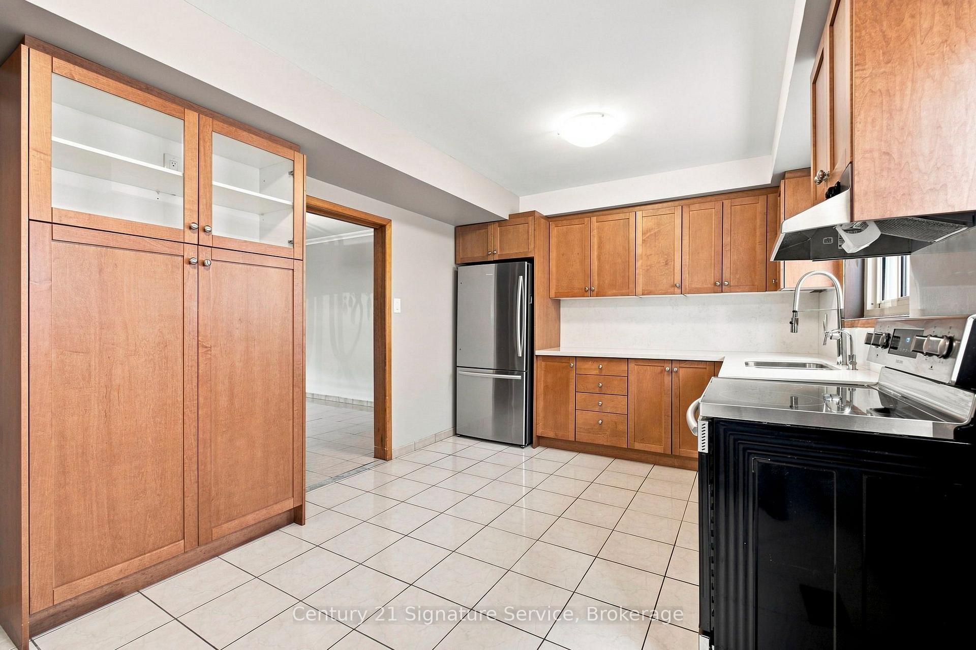 Photo 10 of 524 Silverthorn Avenue, Toronto, Keelesdale-Eglinton West — HOMEH