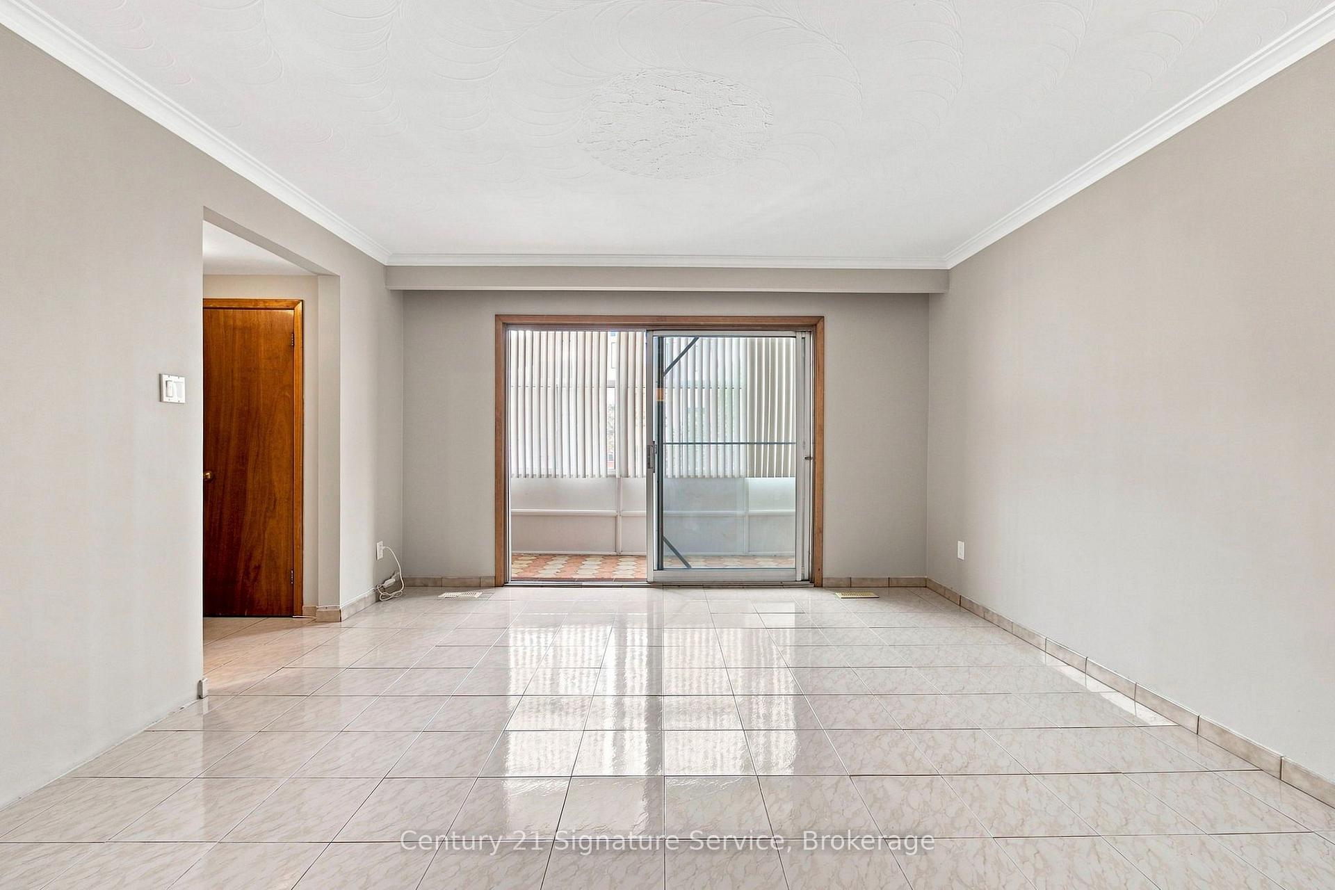 Photo 13 of 524 Silverthorn Avenue, Toronto, Keelesdale-Eglinton West — HOMEH