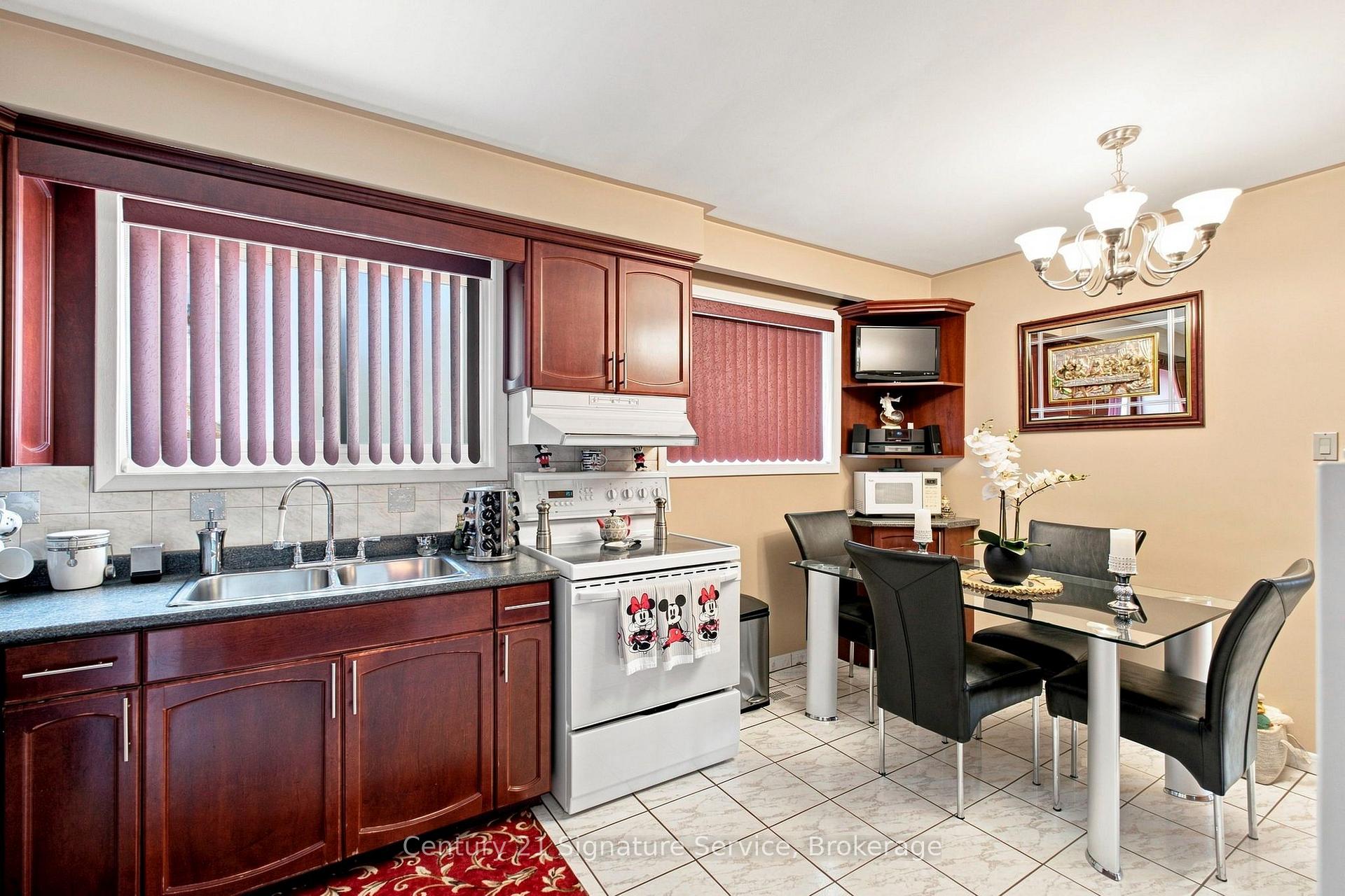 Photo 33 of 524 Silverthorn Avenue, Toronto, Keelesdale-Eglinton West — HOMEH