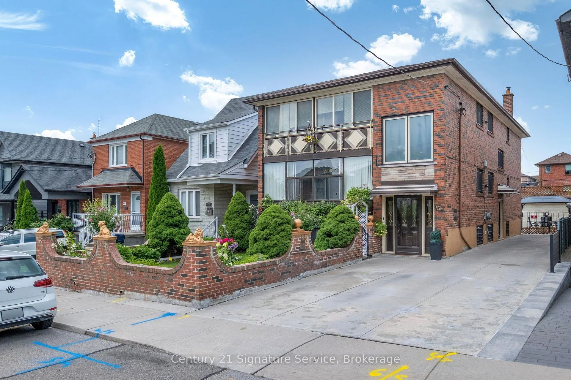Photo 3 of 524 Silverthorn Avenue, Toronto, Keelesdale-Eglinton West — HOMEH