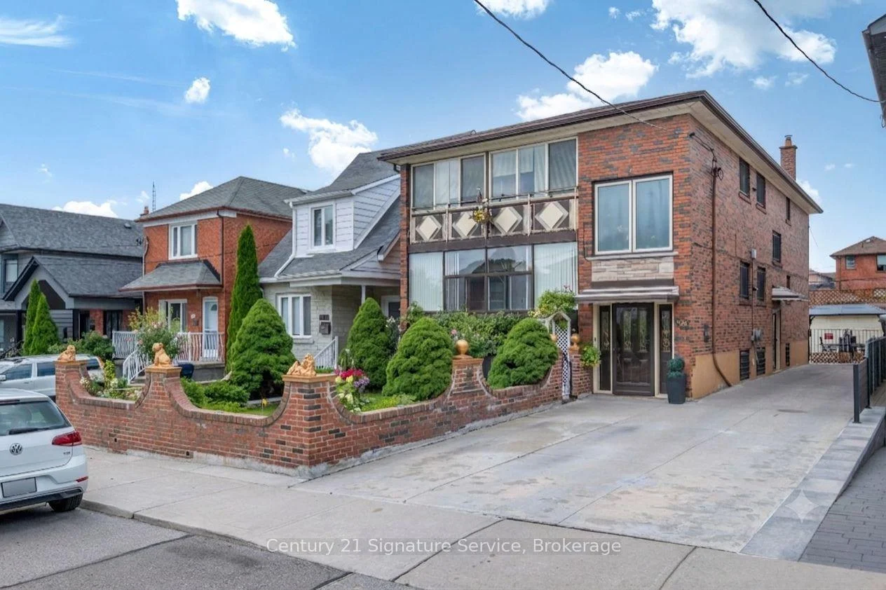 Photo 4 of 524 Silverthorn Avenue, Toronto, Keelesdale-Eglinton West — HOMEH