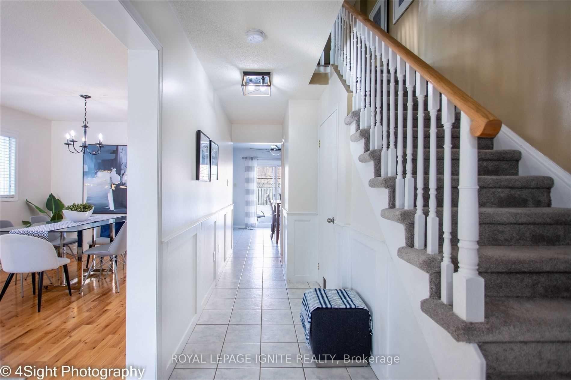Photo 2 of 10 Bonnycastle Drive, Clarington, Bowmanville — HOMEH