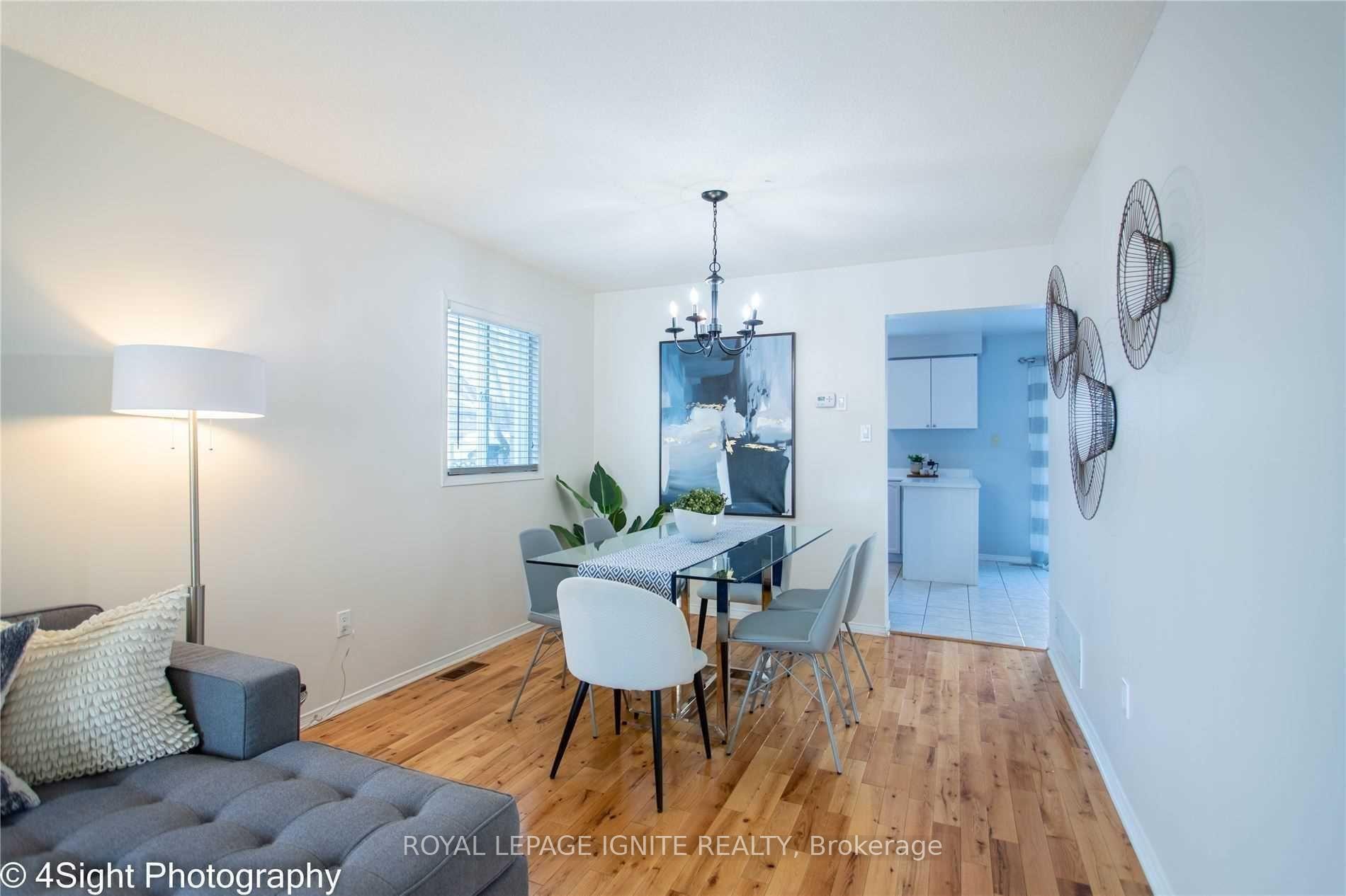 Photo 5 of 10 Bonnycastle Drive, Clarington, Bowmanville — HOMEH