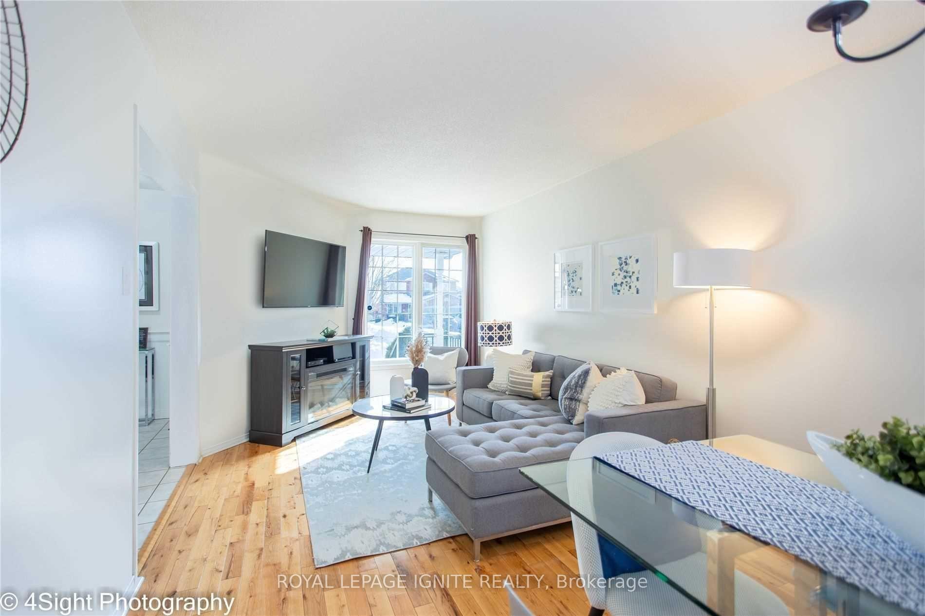 Photo 6 of 10 Bonnycastle Drive, Clarington, Bowmanville — HOMEH