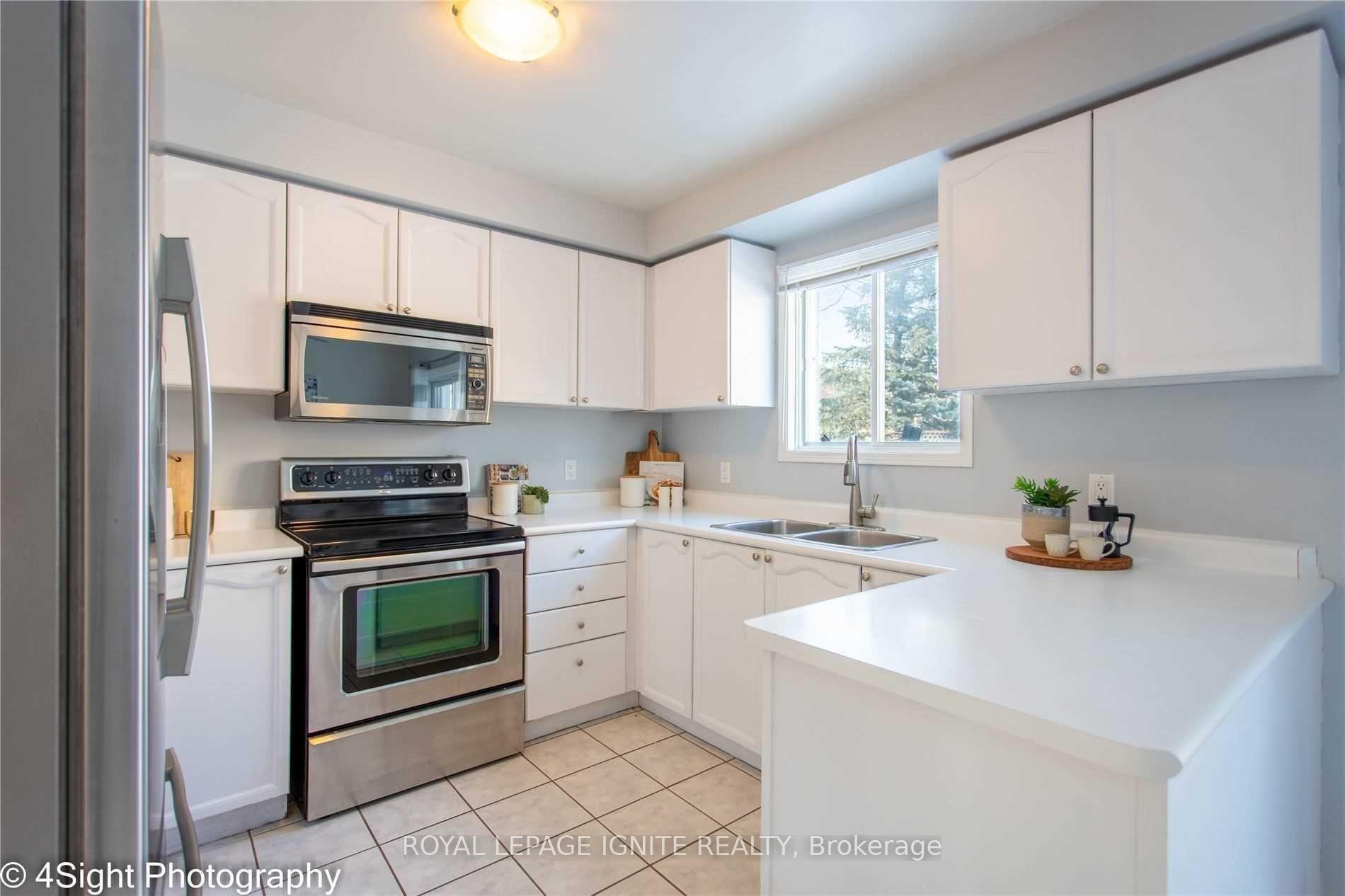 Photo 8 of 10 Bonnycastle Drive, Clarington, Bowmanville — HOMEH