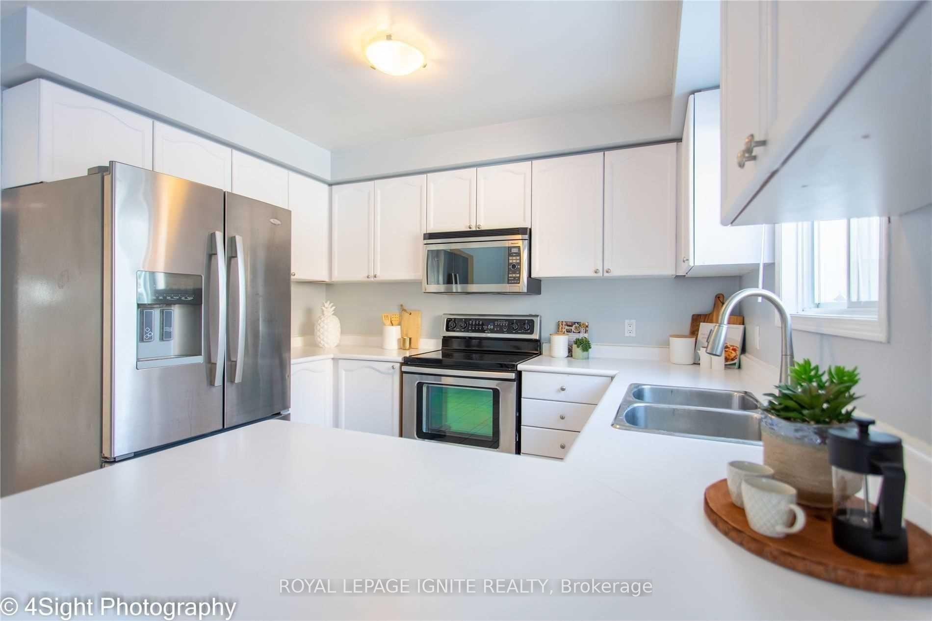 Photo 9 of 10 Bonnycastle Drive, Clarington, Bowmanville — HOMEH
