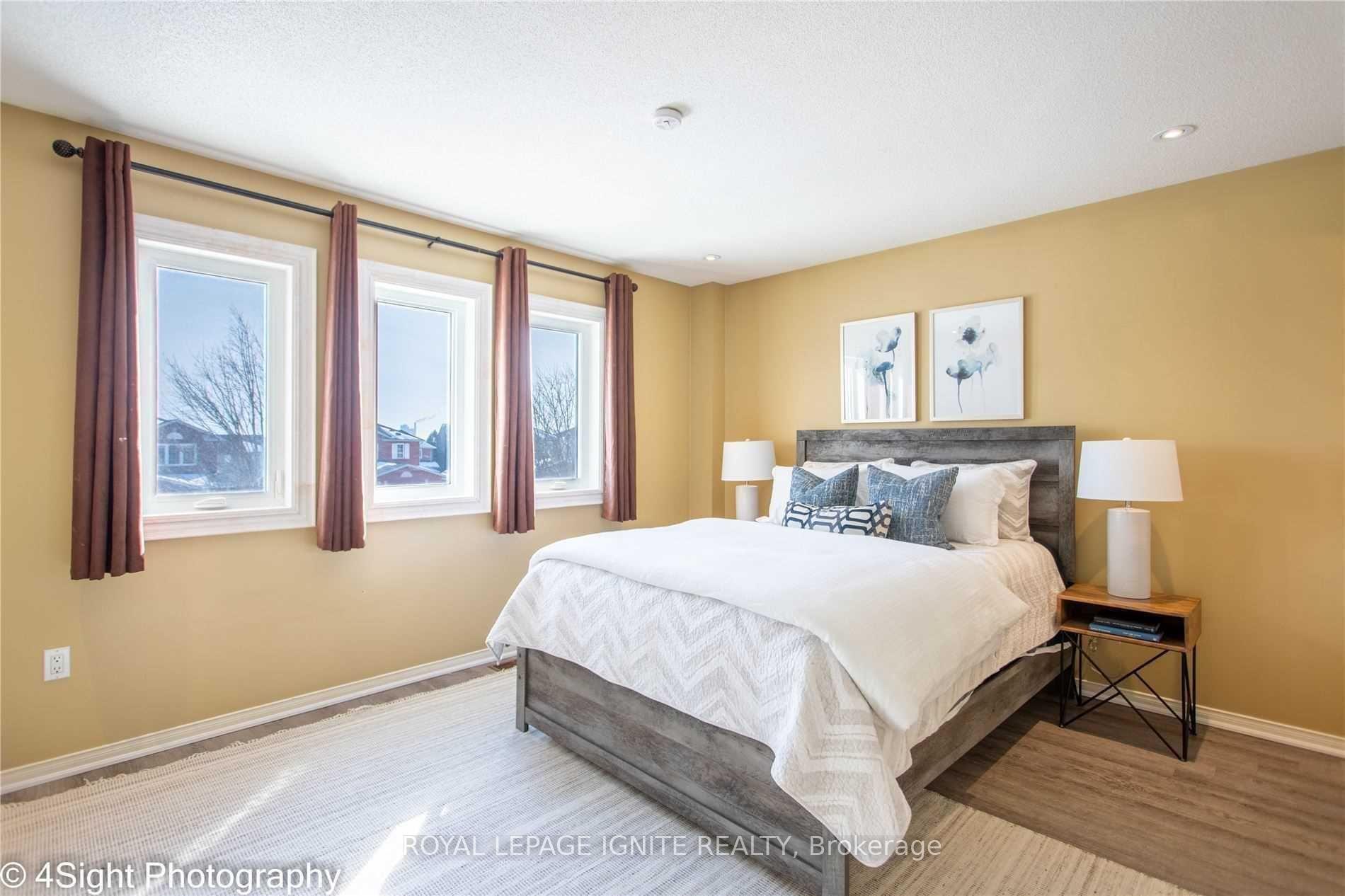Photo 11 of 10 Bonnycastle Drive, Clarington, Bowmanville — HOMEH